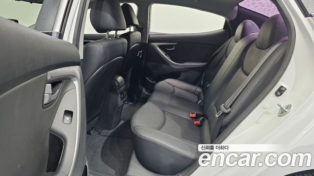 Hyundai AVANTE 2015 — photo 17
