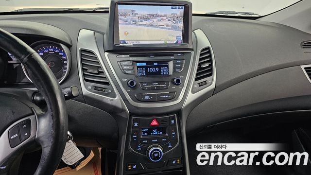 Hyundai AVANTE 2015 — photo 21