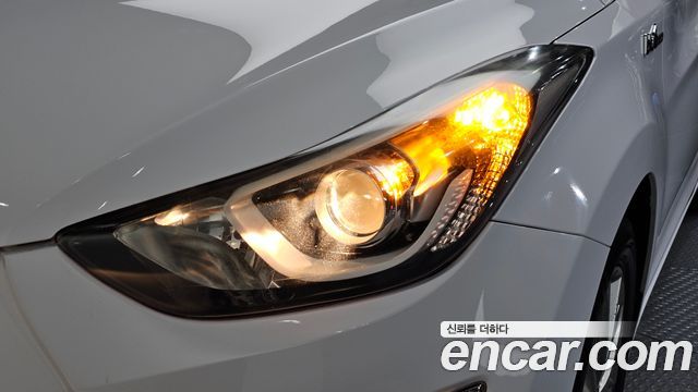 Hyundai AVANTE 2015 — photo 8