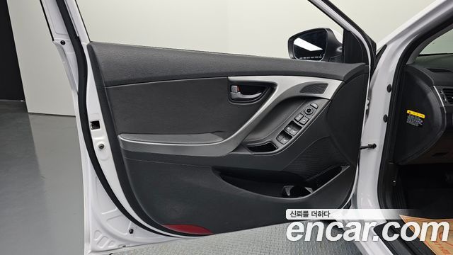 Hyundai AVANTE 2015 — photo 14