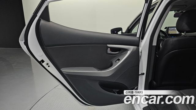 Hyundai AVANTE 2015 — photo 15