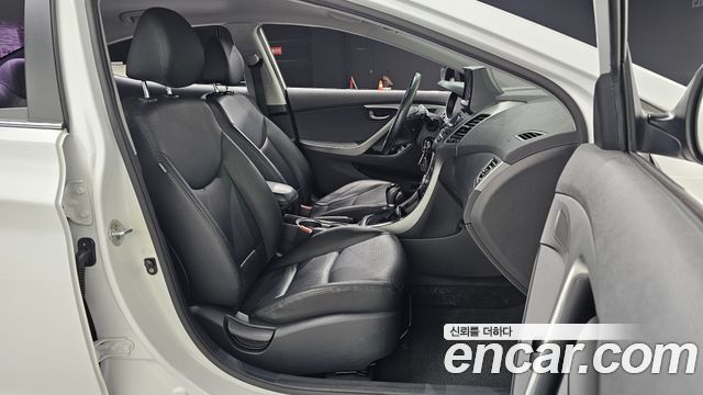 Hyundai AVANTE 2015 — photo 16