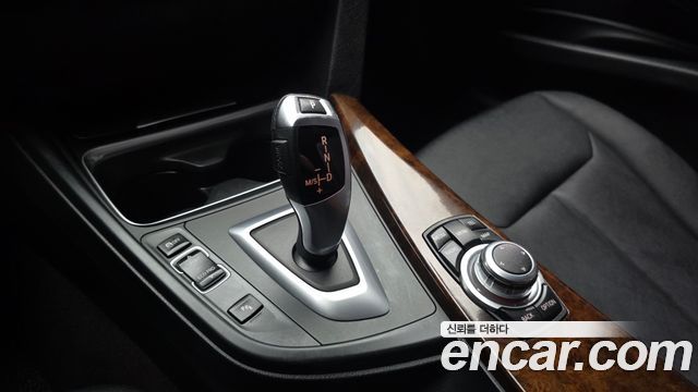 BMW 3-Series 2012 — photo 9