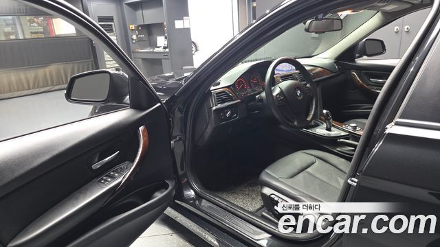 BMW 3-Series 2012 — photo 10