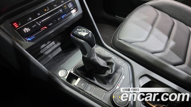 Volkswagen Tiguan 2023 — photo 9