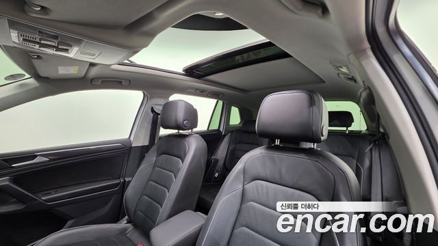 Volkswagen Tiguan 2023 — photo 11