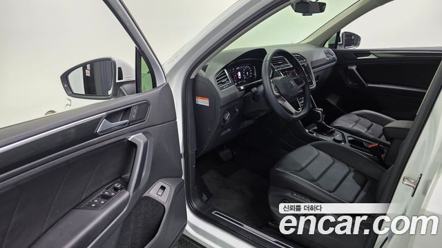 Volkswagen Tiguan 2023 — photo 12