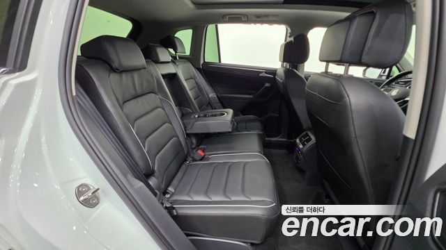 Volkswagen Tiguan 2023 — photo 18