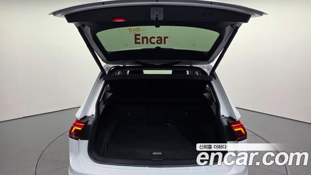 Volkswagen Tiguan 2023 — photo 19