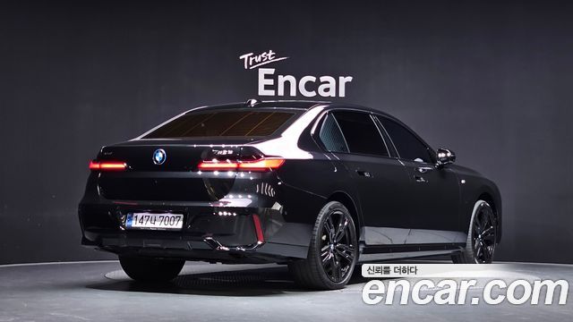 BMW 7-Series 2023 — photo 2