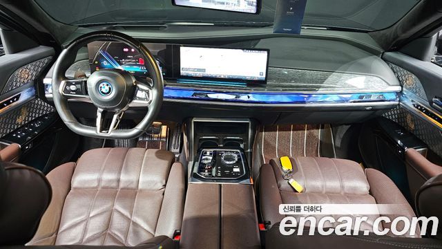 BMW 7-Series 2023 — photo 10