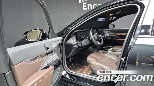 BMW 7-Series 2023 — photo 13