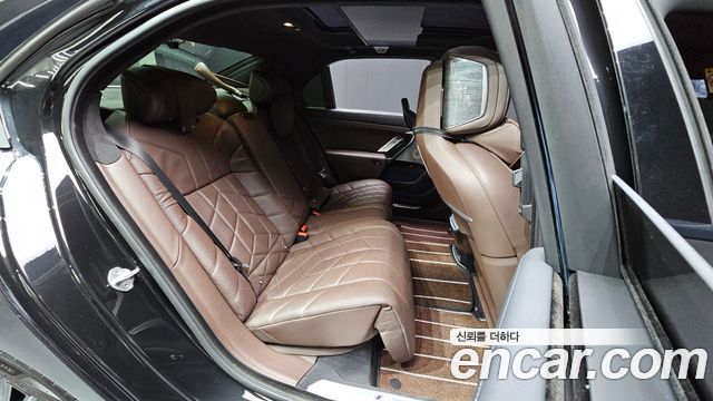 BMW 7-Series 2023 — photo 17