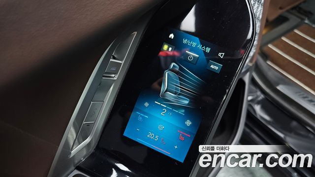 BMW 7-Series 2023 — photo 33