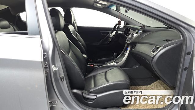 Hyundai AVANTE 2014 — photo 11
