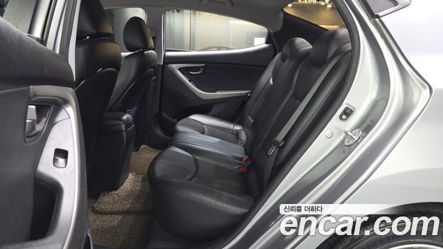 Hyundai AVANTE 2014 — photo 12