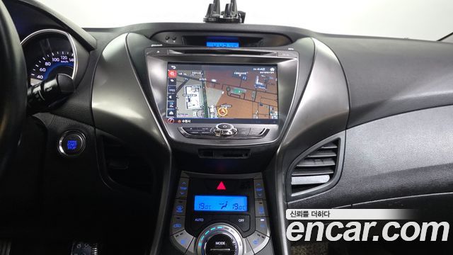 Hyundai AVANTE 2014 — photo 13
