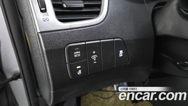 Hyundai AVANTE 2014 — photo 18