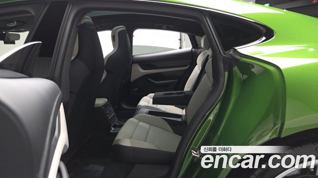 Porsche Taycan 2021 — photo 18