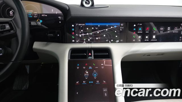 Porsche Taycan 2021 — photo 20