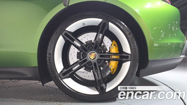 Porsche Taycan 2021 — photo 7