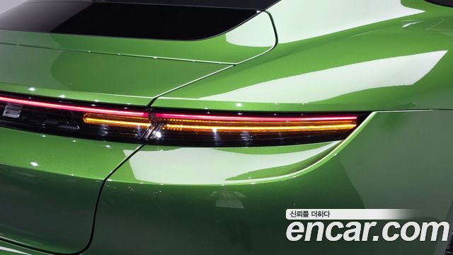 Porsche Taycan 2021 — photo 9