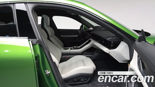 Porsche Taycan 2021 — photo 16