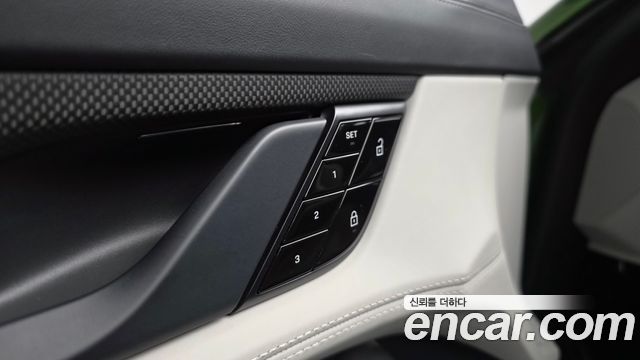 Porsche Taycan 2021 — photo 38
