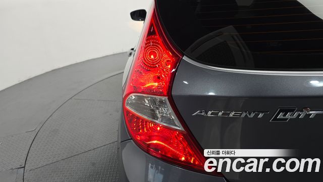 Hyundai Accent 2015 — photo 9