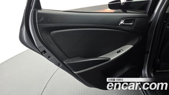 Hyundai Accent 2015 — photo 15