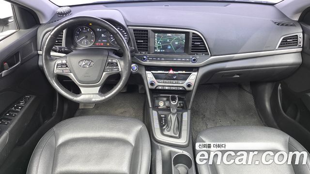 Hyundai AVANTE 2017 — photo 10