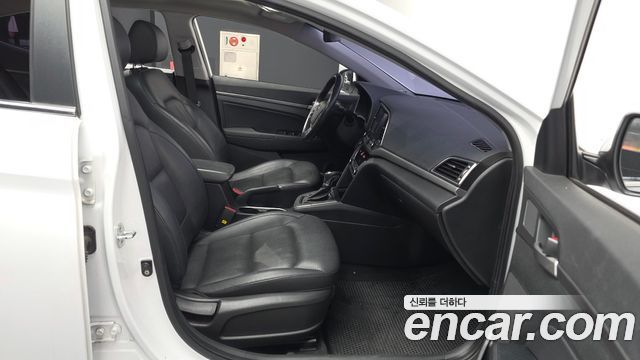 Hyundai AVANTE 2017 — photo 17