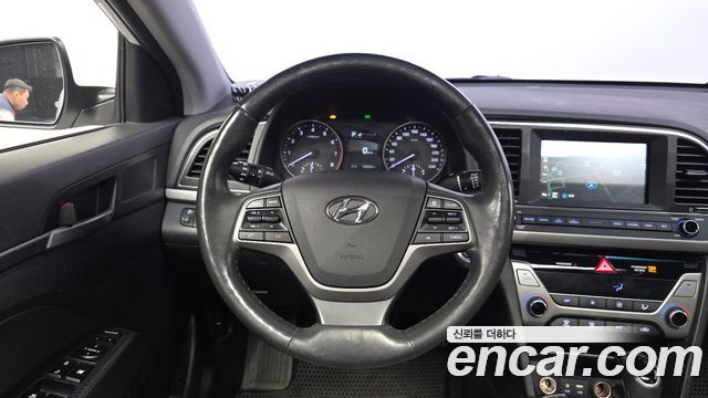 Hyundai AVANTE 2017 — photo 19