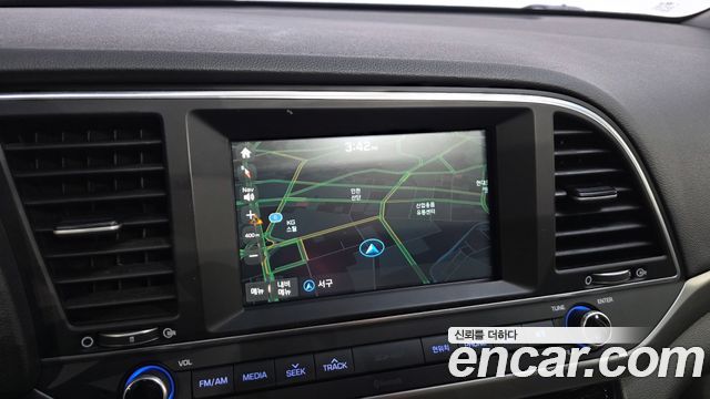 Hyundai AVANTE 2017 — photo 20