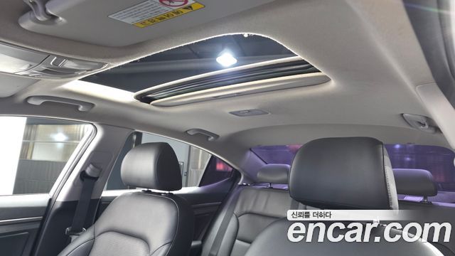 Hyundai AVANTE 2017 — photo 25
