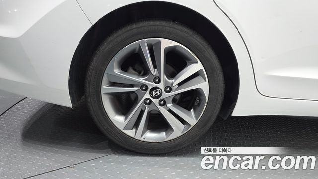 Hyundai AVANTE 2017 — photo 7