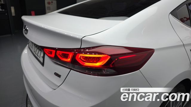 Hyundai AVANTE 2017 — photo 9