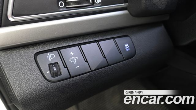 Hyundai AVANTE 2017 — photo 28