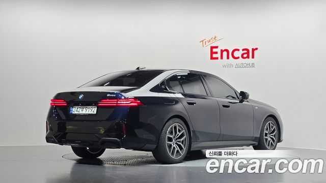 BMW 5-Series 2024 — photo 2