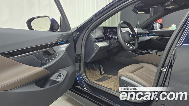 BMW 5-Series 2024 — photo 13