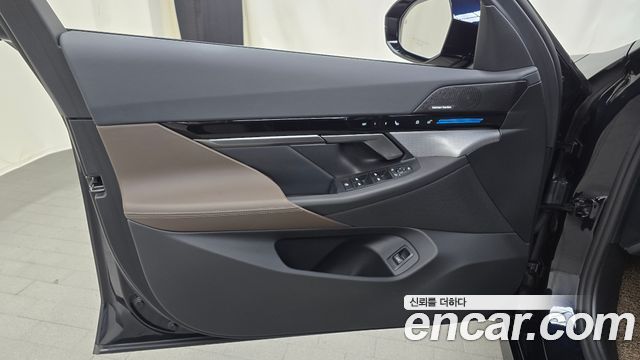 BMW 5-Series 2024 — photo 14