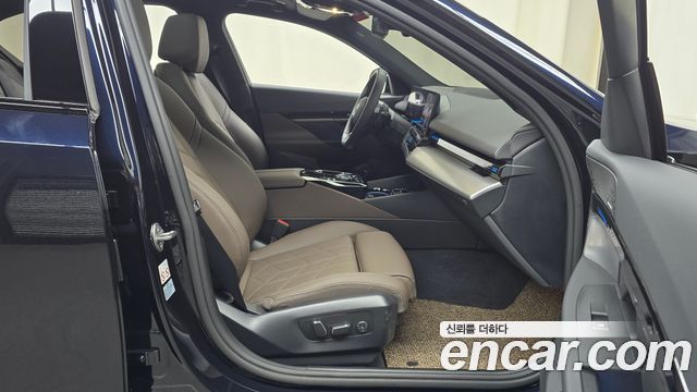 BMW 5-Series 2024 — photo 16