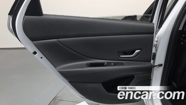 Hyundai AVANTE 2021 — photo 15