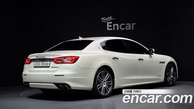 Maserati Quattroporte 2018 — photo 2