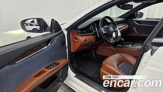 Maserati Quattroporte 2018 — photo 10