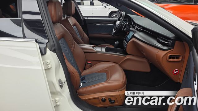 Maserati Quattroporte 2018 — photo 11