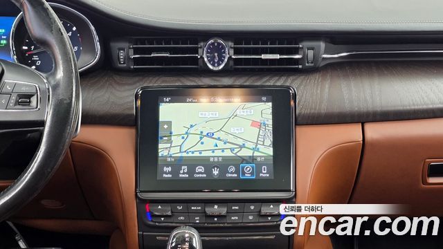 Maserati Quattroporte 2018 — photo 14