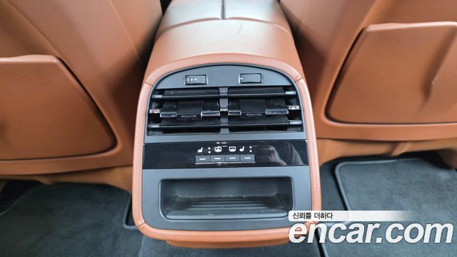 Maserati Quattroporte 2018 — photo 18