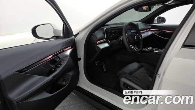 BMW 5-Series 2026 — photo 13