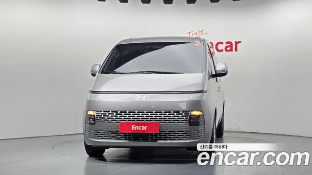 Hyundai Staria 2025 — photo 3